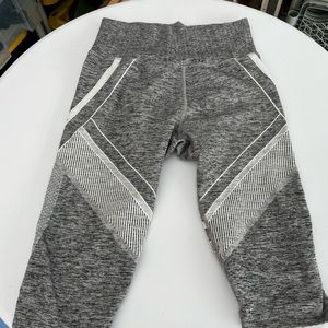 Athleta Knee Cropped Leggings